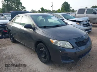 2009 Toyota Corolla z VIN JTDBL40E299072555, wystawiony jako IAAI lot #42626928 z przebiegiem Nie podano mil oraz . Historia ofert i sprzedaży dostępna na DreamBid. Obrazek 1.