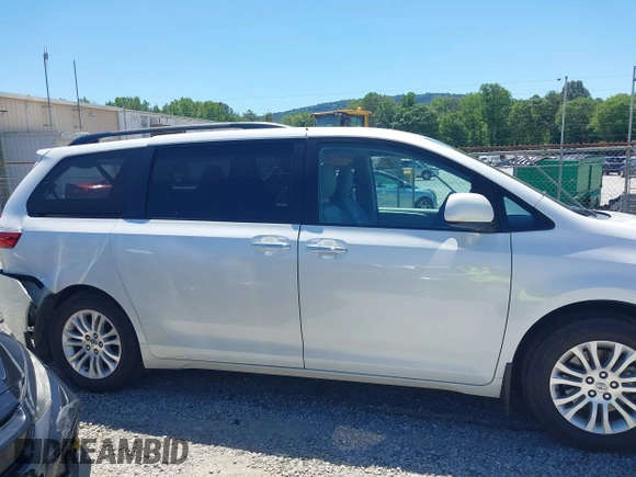 2015 Toyota Sienna XLE с VIN 5TDYK3DC6FS652923, выставлен на аукционе IAAI как лот 42309984 с пробегом 111 737 миль миль и . История ставок и продаж доступна на DreamBid. Изображение 13.