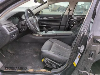 2017 BMW 7 Series 750i с VIN WBA7F0C35HGM21697, выставлен на аукционе Copart как лот 54713825 с пробегом Не указан миль и Списание • Salvage title. История ставок и продаж доступна на DreamBid. Изображение 7.