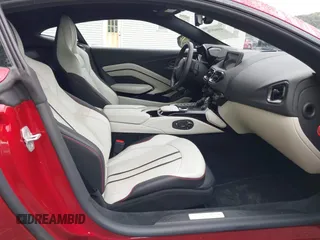 2023 Aston Martin Vantage z VIN SCFSMGAW8PGN08275, wystawiony jako IAAI lot #40460970 z przebiegiem 2 602 mil mil oraz . Historia ofert i sprzedaży dostępna na DreamBid. Obrazek 5.