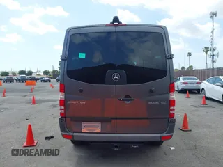 2015 Mercedes-Benz Sprinter Passenger with VIN WDZPE7DC1FP111850, listed as a IAAI auction lot 41920037 with 127,121 mi miles. Bid and sale history available at carsss.com. Image 16.