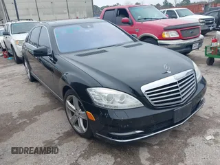 2011 Mercedes-Benz S-Class S 550 with VIN WDDNG7BB1BA362219, listed as a IAAI auction lot 41439408 with 165,076 mi miles. Bid and sale history available at carsss.com. Image 1.