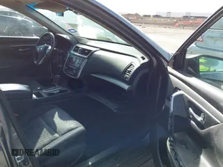 2016 Nissan Altima SR with VIN 1N4AL3AP0GC170284, listed as a IAAI auction lot 41818738 with 220,187 mi miles and . Bid and sale history available at carsss.com. Image 5.
