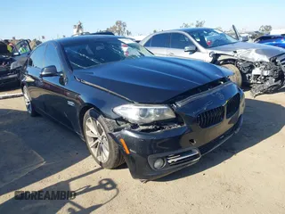 2015 BMW 5 Series 528i z VIN WBA5A5C50FD516901, wystawiony jako IAAI lot #42003884 z przebiegiem 151 767 mil mil oraz . Historia ofert i sprzedaży dostępna na DreamBid. Obrazek 1.