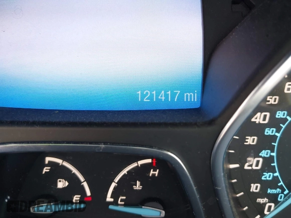 2013 Ford Escape SE with VIN 1FMCU9GX5DUB20394, listed as a IAAI auction lot 41889989 with 121,417 mi miles. Bid and sale history available at carsss.com. Image 7.
