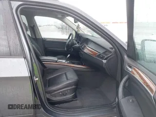 2011 BMW X5 35i z VIN 5UXZV4C59BL404339, wystawiony jako IAAI lot #42167977 z przebiegiem 109 378 mil mil oraz . Historia ofert i sprzedaży dostępna na DreamBid. Obrazek 5.