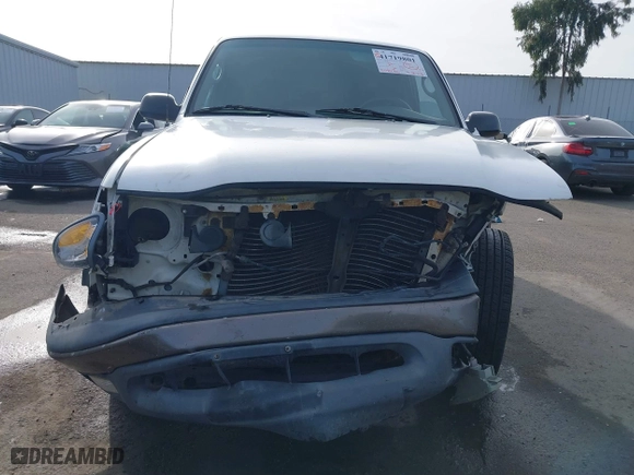 2002 Toyota Tacoma with VIN 5TENL42N62Z110440, listed as a IAAI auction lot 41719801 with 208,136 mi miles. Bid and sale history available at carsss.com. Image 13.