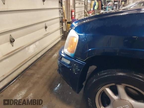 2004 GMC Envoy XL SLE with VIN 1GKET16S746189409, listed as a IAAI auction lot 41255883 with 177,785 mi miles. Bid and sale history available at carsss.com. Image 6.
