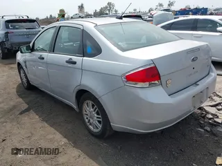 2008 Ford Focus SE z VIN 1FAHP35N38W289488, wystawiony jako IAAI lot #41993519 z przebiegiem 328 515 mil mil oraz . Historia ofert i sprzedaży dostępna na DreamBid. Obrazek 3.