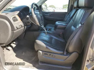 2007 GMC Yukon SLE z VIN 1GKFK13007J260249, wystawiony jako Copart lot #57646525 z przebiegiem 325 491 mil mil oraz Szkoda całkowita • Salvage title. Historia ofert i sprzedaży dostępna na DreamBid. Obrazek 7.
