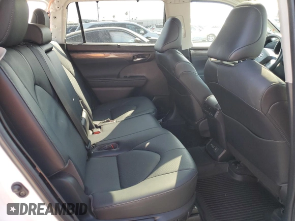 2023 Toyota Highlander L z VIN 5TDKDRAH4PS024217, wystawiony jako Copart lot #56317795 z przebiegiem 12 036 mil mil oraz Szkoda całkowita • Salvage title. Historia ofert i sprzedaży dostępna na DreamBid. Obrazek 11.
