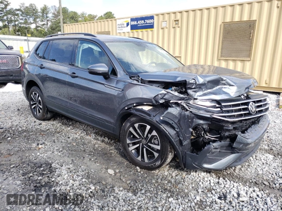 2023 Volkswagen Tiguan S z VIN 3VVFB7AX7PM113607, wystawiony jako Copart lot #71402454 z przebiegiem 23 801 mil mil oraz Szkoda całkowita • Salvage title. Historia ofert i sprzedaży dostępna na DreamBid. Obrazek 4.