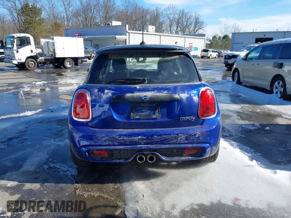 2020 MINI Hardtop Cooper S z VIN WMWXR5C05L2L43423, wystawiony jako IAAI lot #41577721 z przebiegiem 108 123 mil mil oraz . Historia ofert i sprzedaży dostępna na DreamBid. Obrazek 16.