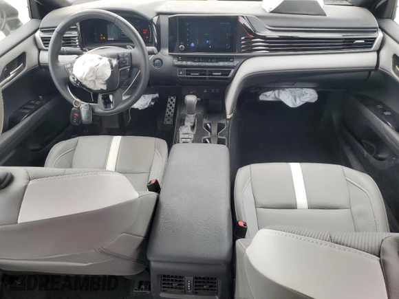 2025 Toyota Camry LE z VIN 4T1DAACK6SU021704, wystawiony jako Copart lot #53556115 z przebiegiem 2 600 mil mil oraz Szkoda całkowita • Salvage title. Historia ofert i sprzedaży dostępna na DreamBid. Obrazek 8.