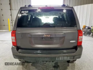 2015 Jeep Patriot Latitude with VIN 1C4NJPFB5FD263798, listed as a Copart auction lot 59739195 with 61,927 mi miles and Clean title. Bid and sale history available at DreamBid. Image 6.