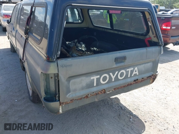 1993 Toyota Pickup DLX z VIN JT4RN93P3P5069851, wystawiony jako IAAI lot #41950116 z przebiegiem 209 937 mil mil oraz . Historia ofert i sprzedaży dostępna na DreamBid. Obrazek 6.