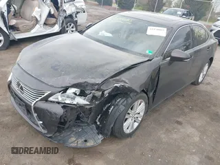 2013 Lexus ES 4dr Sdn with VIN JTHBK1GG9D2029078, listed as a IAAI auction lot 41970085 with 130,898 mi miles. Bid and sale history available at carsss.com. Image 17.