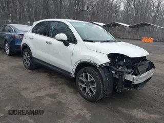 2016 FIAT 500X Trekking z VIN ZFBCFYCT0GP337421, wystawiony jako IAAI lot #41561805 z przebiegiem 88 998 mil mil oraz . Historia ofert i sprzedaży dostępna na DreamBid. Obrazek 1.