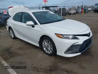 2023 Toyota Camry LE z VIN 4T1C11AK5PU809668, wystawiony jako IAAI lot #41900844 z przebiegiem 27 669 mil mil oraz . Historia ofert i sprzedaży dostępna na DreamBid. Obrazek 1.