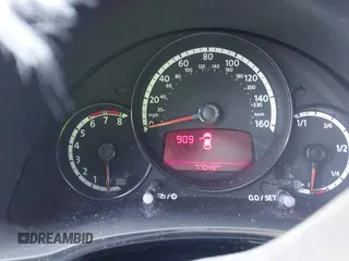 2013 Volkswagen Beetle Entry с VIN 3VWFP7AT4DM639280, выставлен на аукционе IAAI как лот 42324777 с пробегом 77 049 миль миль и . История ставок и продаж доступна на DreamBid. Изображение 7.