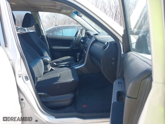 2007 Suzuki Grand Vitara XSport w/Snrf with VIN JS3TD944474204081, listed as a IAAI auction lot 41777788 with 109,963 mi miles. Bid and sale history available at carsss.com. Image 5.