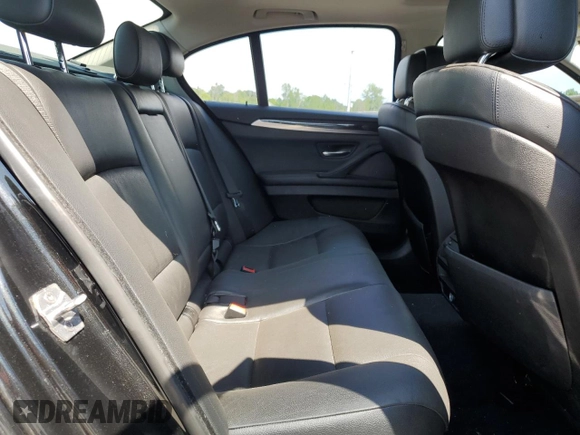 2013 BMW 5 Series 528i xDrive z VIN WBAXH5C54DDW15724, wystawiony jako Copart lot #64254645 z przebiegiem 91 958 mil mil oraz Czysty tytuł • Clean title. Historia ofert i sprzedaży dostępna na DreamBid. Obrazek 10.