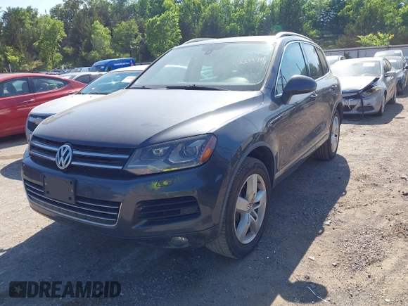 2012 Volkswagen Touareg Sport z VIN WVGFF9BP3CD003376, wystawiony jako IAAI lot #42249714 z przebiegiem 248 635 mil mil oraz . Historia ofert i sprzedaży dostępna na DreamBid. Obrazek 18.