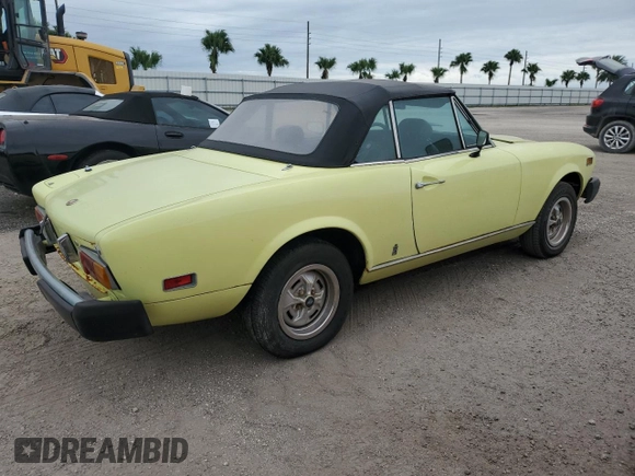 1978 FIAT 124 Spider z VIN 124CS10126825, wystawiony jako Copart lot #75075504 z przebiegiem 94 895 mil mil oraz Szkoda całkowita • Salvage title. Historia ofert i sprzedaży dostępna na DreamBid. Obrazek 3.