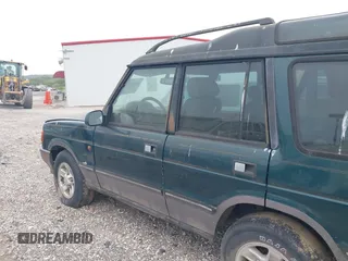 1998 Land Rover Discovery SD with VIN SALJY1246WA750369, listed as a IAAI auction lot 42068892 with 192,914 mi miles. Bid and sale history available at carsss.com. Image 6.