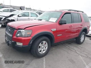 2007 Ford Explorer XLT z VIN 1FMEU63E67UA49738, wystawiony jako IAAI lot #42401780 z przebiegiem 75 927 mil mil oraz . Historia ofert i sprzedaży dostępna na DreamBid. Obrazek 2.