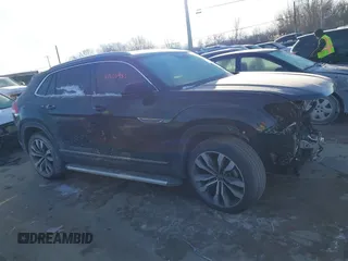 2021 Volkswagen Atlas SEL Premium R-Line z VIN 1V2FE2CA1MC213201, wystawiony jako IAAI lot #41316986 z przebiegiem 36 600 mil mil oraz . Historia ofert i sprzedaży dostępna na DreamBid. Obrazek 14.