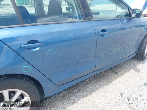 2015 Volkswagen Jetta SE с VIN 3VWD17AJ3FM231847, выставлен на аукционе IAAI как лот 42606494 с пробегом 195 730 миль миль и . История ставок и продаж доступна на DreamBid. Изображение 14.