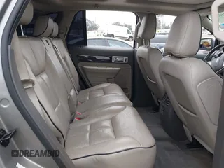2008 Lincoln MKX z VIN 2LMDU88C08BJ36819, wystawiony jako IAAI lot #42258334 z przebiegiem 88 598 mil mil oraz . Historia ofert i sprzedaży dostępna na DreamBid. Obrazek 8.