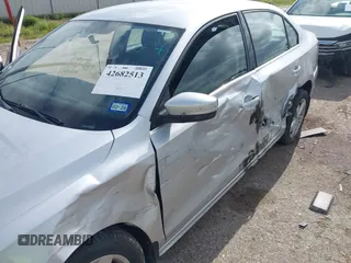 2013 Volkswagen Jetta TDI w/Premium/Nav с VIN 3VWLL7AJ9DM203506, выставлен на аукционе IAAI как лот 42682513 с пробегом 137 614 миль миль и . История ставок и продаж доступна на DreamBid. Изображение 6.