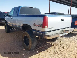 1995 GMC Sierra 1500 z VIN 2GTEK19K1S1553693, wystawiony jako IAAI lot #41742522 z przebiegiem 276 637 mil mil oraz . Historia ofert i sprzedaży dostępna na DreamBid. Obrazek 3.