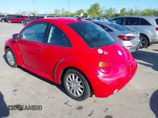 2005 Volkswagen New Beetle Coupe GLS with VIN 3VWCK31C75M414315, listed as a IAAI auction lot 42113783 with 133,204 mi miles. Bid and sale history available at carsss.com. Image 3.