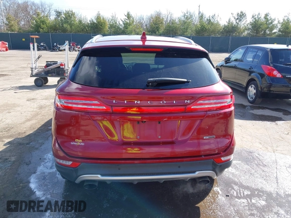 2015 Lincoln MKC z VIN 5LMCJ1A90FUJ32652, wystawiony jako IAAI lot #41853480 z przebiegiem 110 219 mil mil oraz . Historia ofert i sprzedaży dostępna na DreamBid. Obrazek 16.