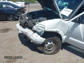 2000 GMC Sonoma SLS with VIN 1GTDT19W4YK230095, listed as a IAAI auction lot 41887818 with 232,455 mi miles and . Bid and sale history available at DreamBid. Image 6.