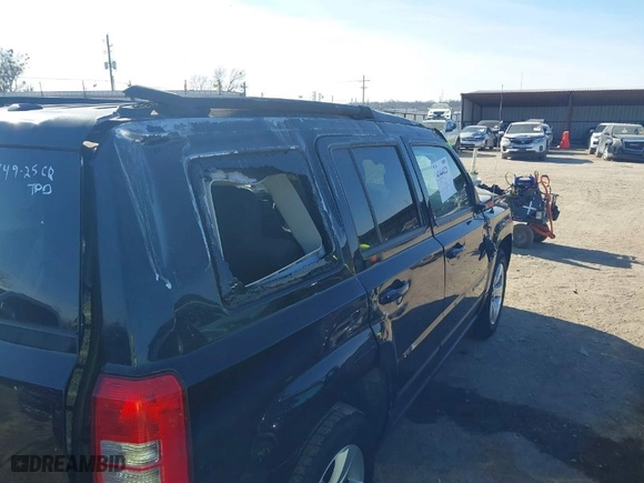 2015 Jeep Patriot Sport with VIN 1C4NJPBB8FD274140, listed as a IAAI auction lot 41444121 with 111,195 mi miles. Bid and sale history available at carsss.com. Image 12.