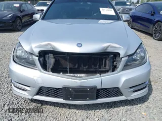 2012 Mercedes-Benz C 300 Sport z VIN WDDGF8BB7CR238797, wystawiony jako IAAI lot #42119641 z przebiegiem 168 348 mil mil oraz . Historia ofert i sprzedaży dostępna na DreamBid. Obrazek 6.