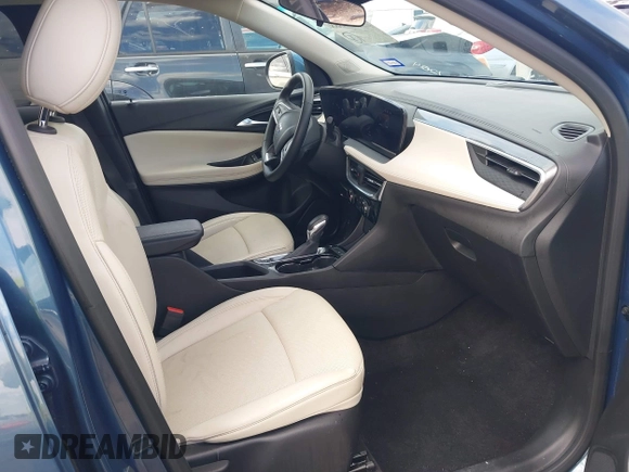 2024 Buick Encore GX Sport Touring z VIN KL4AMDSL3RB007284, wystawiony jako IAAI lot #42228588 z przebiegiem 32 618 mil mil oraz . Historia ofert i sprzedaży dostępna na DreamBid. Obrazek 5.