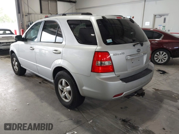 2008 Kia Sorento LX z VIN KNDJC735385786113, wystawiony jako IAAI lot #42140845 z przebiegiem 174 289 mil mil oraz . Historia ofert i sprzedaży dostępna na DreamBid. Obrazek 3.