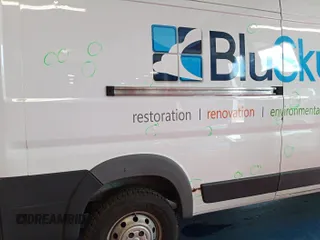 2018 Ram ProMaster Cargo z VIN 3C6TRVDG5JE112252, wystawiony jako IAAI lot #42399558 z przebiegiem 159 166 mil mil oraz . Historia ofert i sprzedaży dostępna na DreamBid. Obrazek 3.