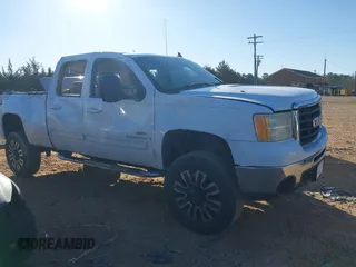 2009 GMC Sierra 2500HD SLT z VIN 1GTHK63609F177464, wystawiony jako IAAI lot #41748237 z przebiegiem Nie podano mil oraz . Historia ofert i sprzedaży dostępna na DreamBid. Obrazek 1.