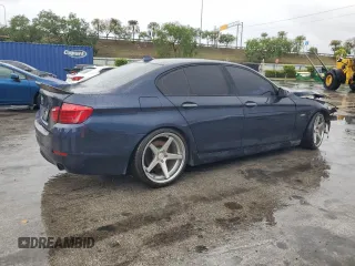 2011 BMW 5 Series 535i z VIN WBAFR7C56BC606370, wystawiony jako Copart lot #55556995 z przebiegiem 156 282 mil mil oraz Szkody całkowita. Historia ofert i sprzedaży dostępna na DreamBid. Obrazek 3.