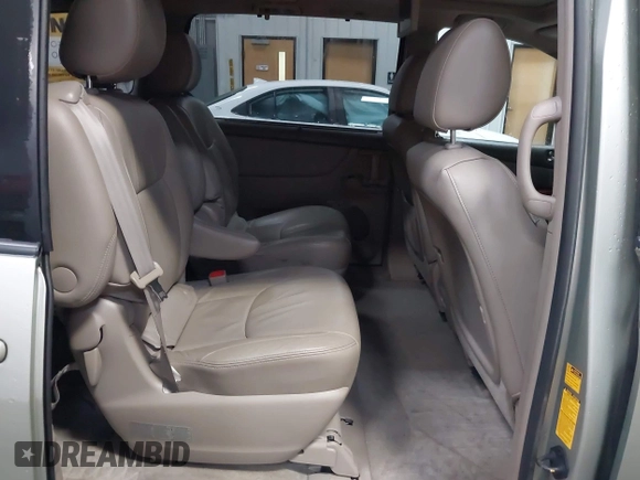 2010 Toyota Sienna XLE z VIN 5TDDK4CC6AS032622, wystawiony jako IAAI lot #42271332 z przebiegiem 139 650 mil mil oraz . Historia ofert i sprzedaży dostępna na DreamBid. Obrazek 8.