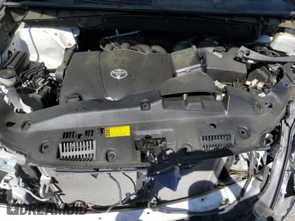 2018 Toyota Highlander SE with VIN 5TDKZRFH2JS271947, listed as a Copart auction lot 53381585 with 101,148 mi miles and Salvage title. Bid and sale history available at DreamBid. Image 13.