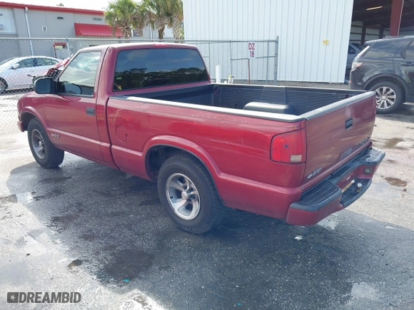 2000 Chevrolet S-10 LS with VIN 1GCCS1444YK167617, listed as a IAAI auction lot 41612272 with 115,900 mi miles. Bid and sale history available at carsss.com. Image 3.