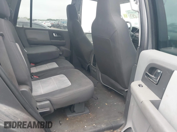 2005 Ford Expedition Special Service with VIN 1FMPU15545LA40791, listed as a IAAI auction lot 41823519 with 156,915 mi miles. Bid and sale history available at carsss.com. Image 8.