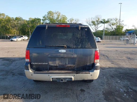 2005 Ford Expedition Eddie Bauer с VIN 1FMFU17505LA92105, выставлен на аукционе IAAI как лот 41963131 с пробегом 179 104 миль миль и . История ставок и продаж доступна на DreamBid. Изображение 16.